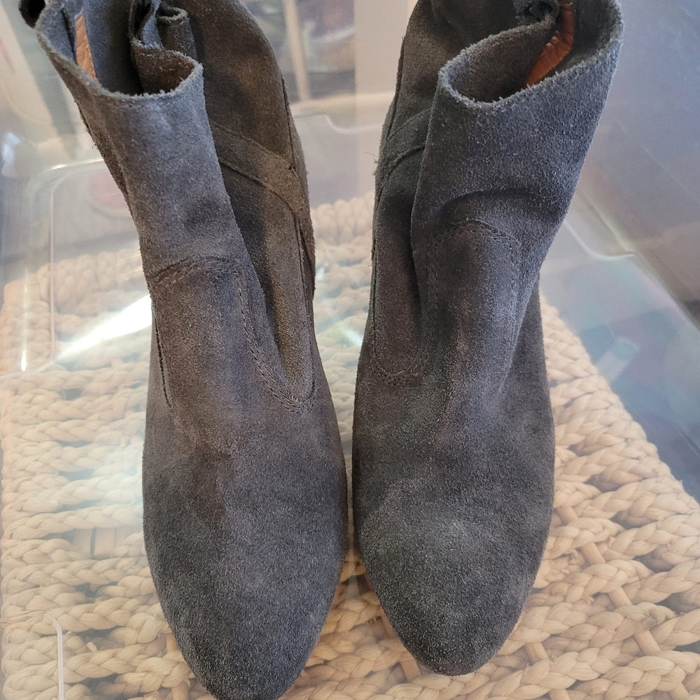 Nine west booties size 8